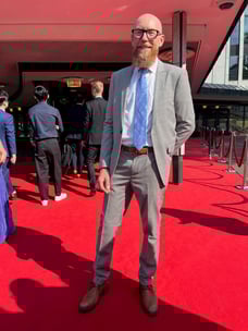 g6-red-dot-gala-barry