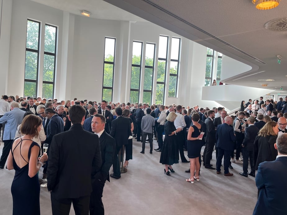 g6-red-dot-gala-crowd