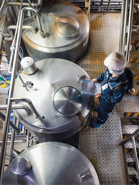 Seguridad del trabajador siderúrgico solitario