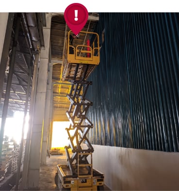 Henry quedó atrapado en una plataforma elevadora de tijera, pero estaba conectado al dispositivo G7c de Blackline Safety y pudo pedir ayuda.