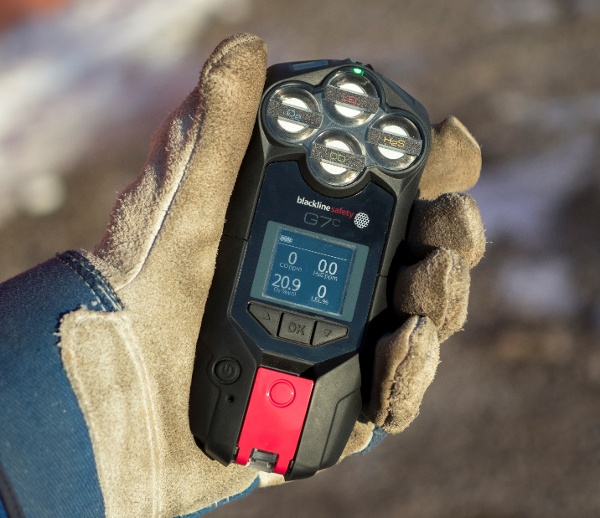 G7 with quad cartridge in gloved hand-extended v2-1