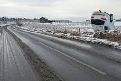 Acidente de trânsito rodoviário durante o inverno