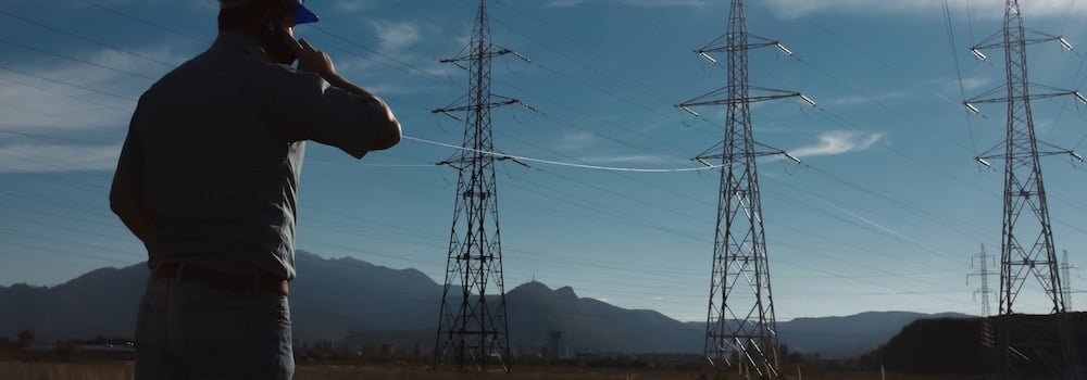 trabajador solitario eléctrico