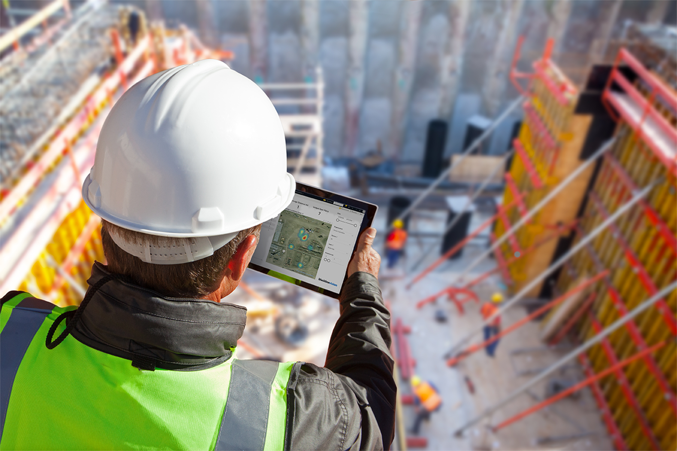 construction-worker-holding%20tablet-1349x900-72dpi.png?width=1349&name=construction-worker-holding%20tablet-1349x900-72dpi.png
