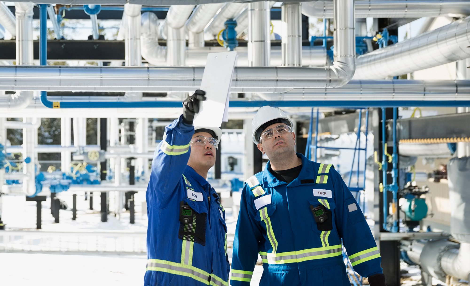 G6 Trabajadores de refinerías con detector de un solo gas, paradas y paradas