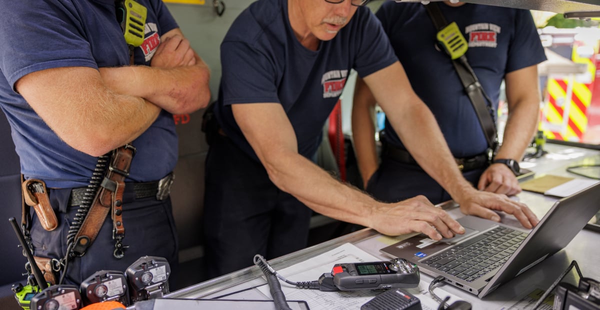 Leader's in the fire command center looking at real-time updates of gas sensor readings on Blackline Live.