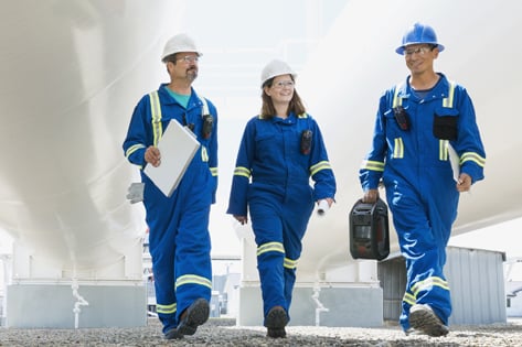 olie- en gaswerkers met gasdetectoren