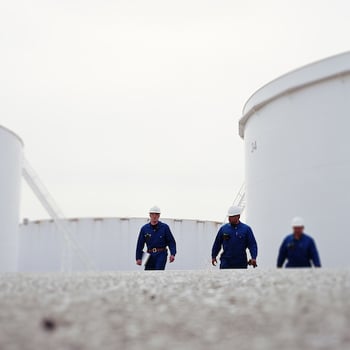 Workers with G7 gas detection devices