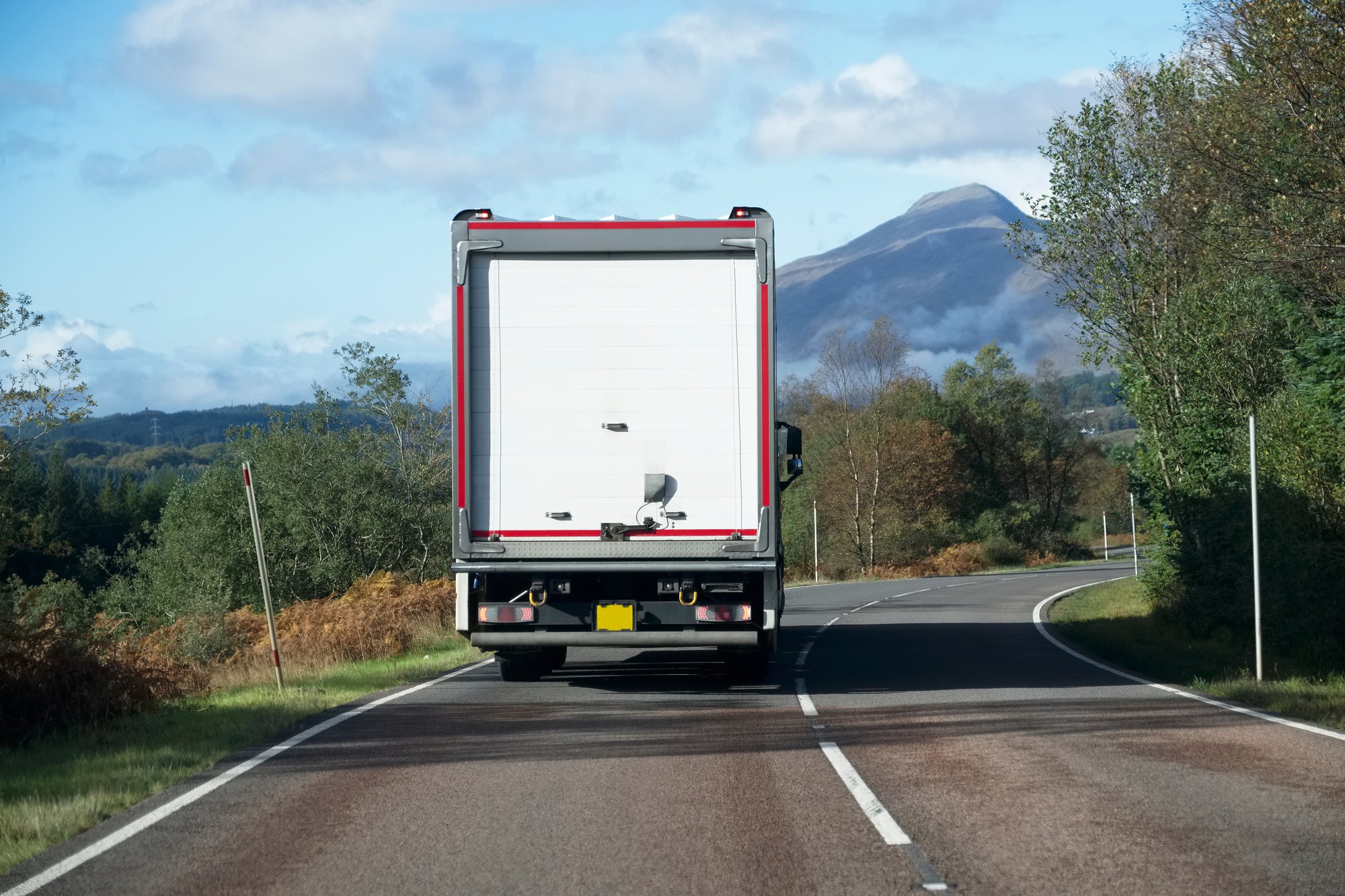 Autista di camion al sicuro grazie al dispositivo per lavoratori isolati