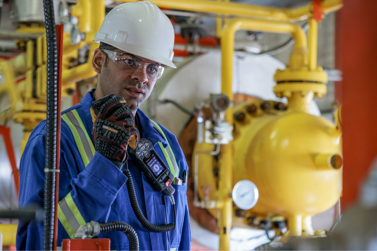 With G8, workers can talk, message and get help—all in one intrinsically safe device