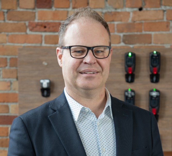 chris-curry-vice-presidente-de-contabilidade-e-finanças