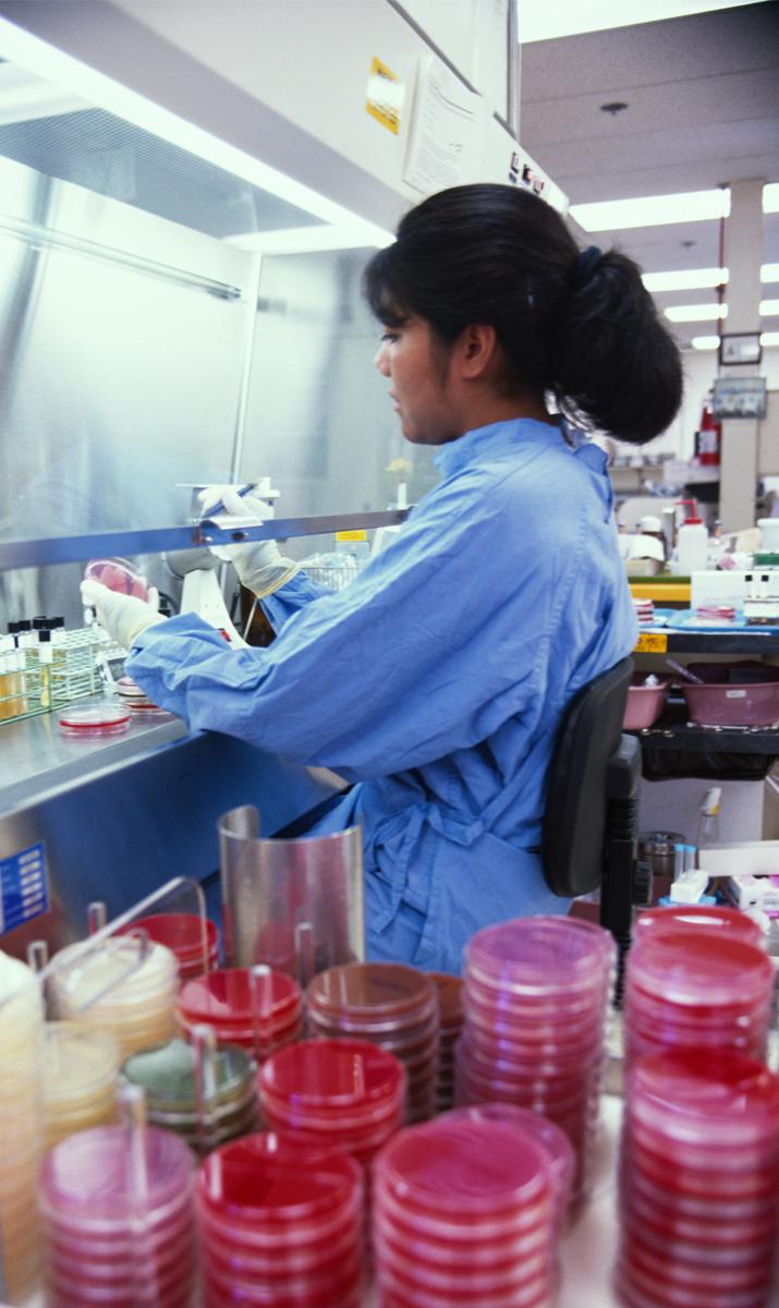 trabalhador de detecção de gases na área de biotecnologia e farmacêutica